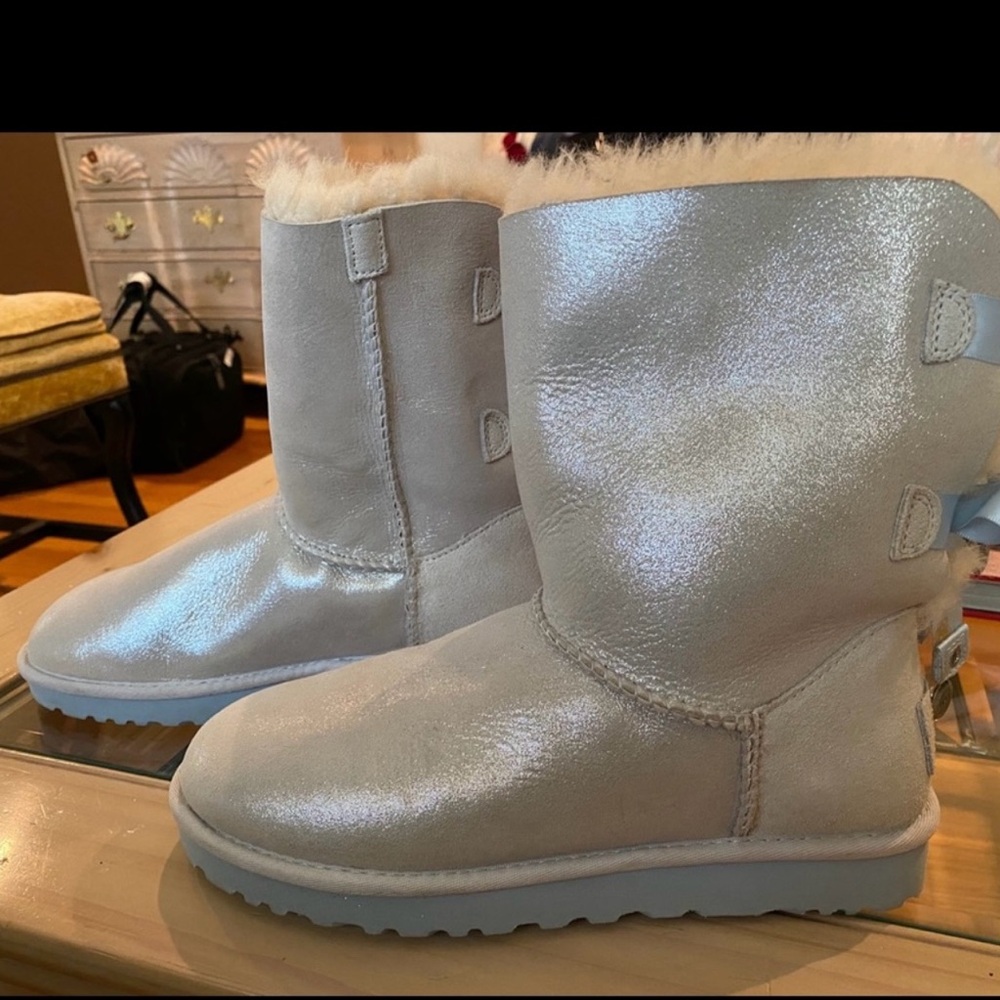 [UGG] Shimmering Silver Winter Boots